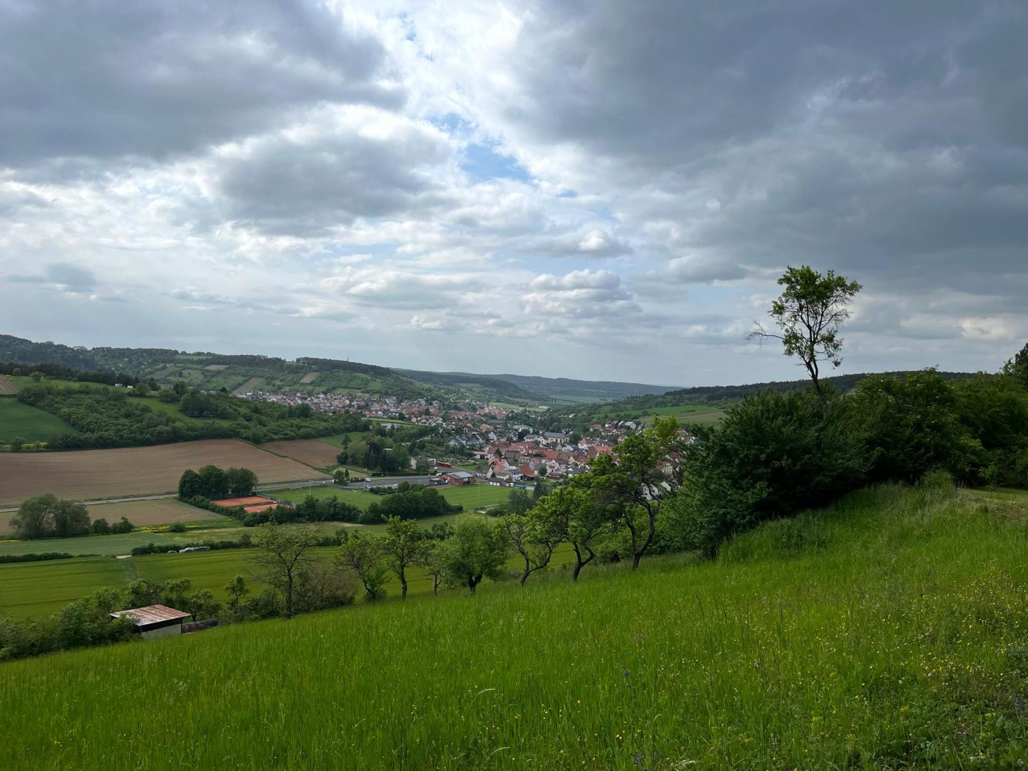 Ferienhaus Weinbergblick - Nahe Wuerzburg - 2 Schlafzimmer - Familienfreundlich - Terrasse Unterleinach Экстерьер фото